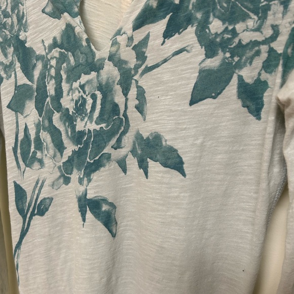 Vintage Lucky Brand Lucky Tee with Blue Roses Pattern 100% Cotton (never worn) - Picture 3 of 10